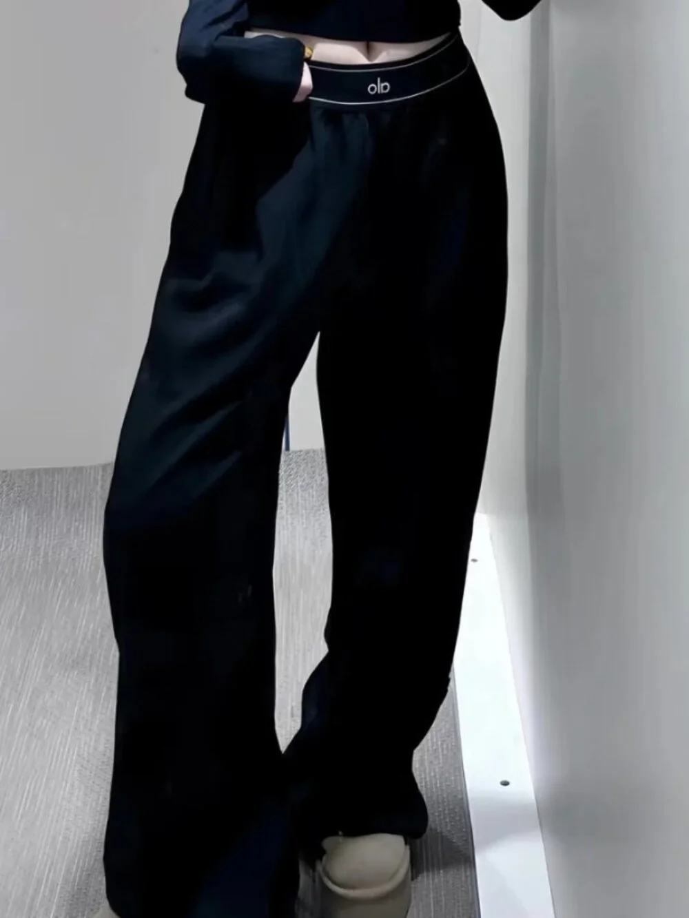 Alo Yoga Black Wide-Leg Pants Regular Length (XS Size)⭐🏴